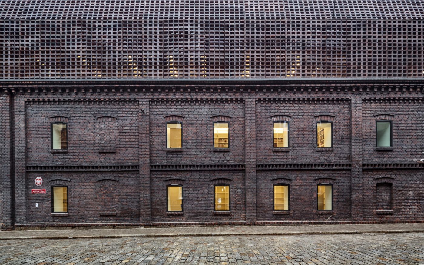 Silesia ülikooli raadio- ja televisiooniteaduskond. Brick Award 2020 võitja. Arhitektid: BAAS Arquitectura, Barcelona, Hispaania; Grupa 5 Architekci, Varssavi, Poola; Biuro Projektowe Małeccy, Katowice, Poola. Foto: Adrià Goula