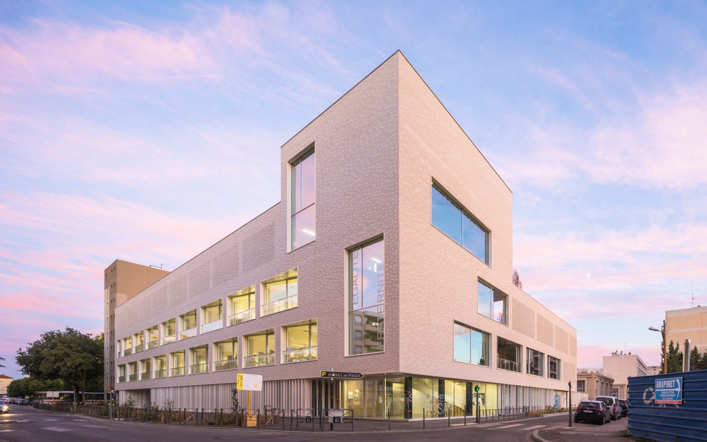 Rosa Parks school complex. Brick Award 22 Category "Sharing public spaces". Brenac&Gonzalez&Associ�s. Outside view