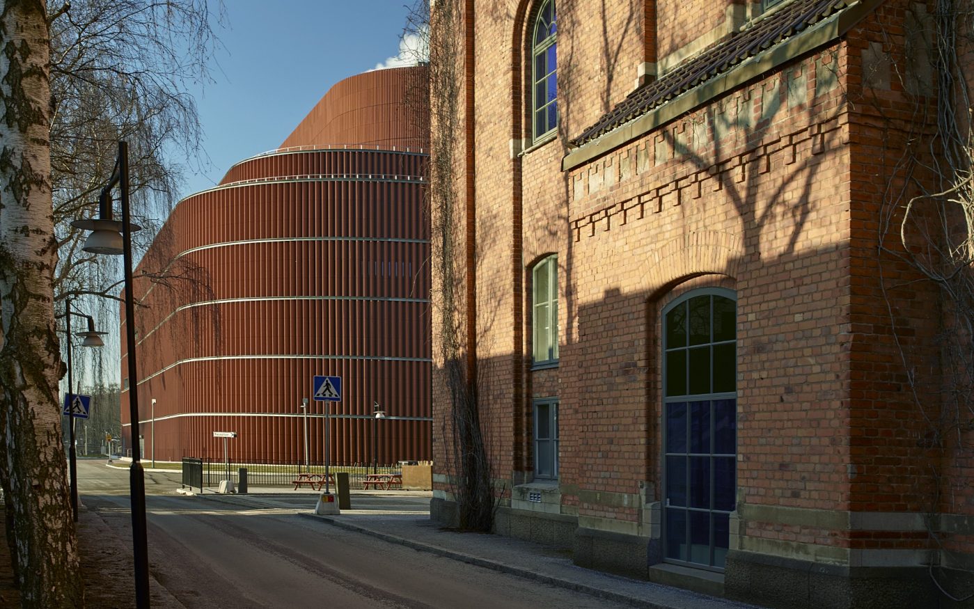 Vartan Bioenergy CHP Plant with ceramic facade panels; Brick Award 2018 Category Winner "Building Outside the Box"; U.D. Urban Design AB/SE & Gottlieb Paludan; Photo: Robin Hayes