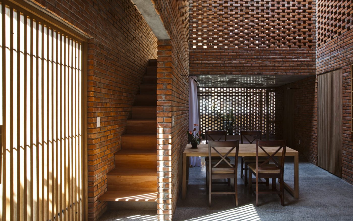 Termitary House, single-family house with solid bricks; Brick Award 2016 Category Winner "Residential Use"; Tropical Space; Photo: Oki Hiroyuki