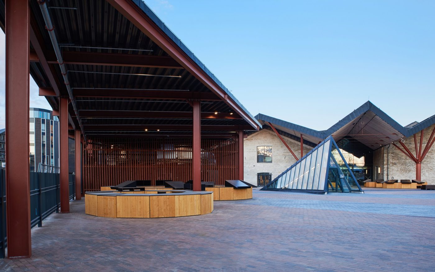 Balti Jaama turg. Kasutatud materjalid: Dresden ja Westminster klinkersillutuskivid. Arhitektid: KOKO arhitektid. Fotod: Mapri Ehitus OÜ ning fotograaf Kristian Kruuser.