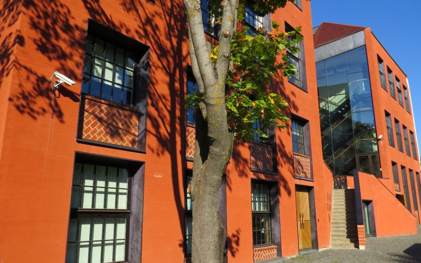 University of Tartu Narva College, Estonia. Used materials: Terca facing bricks Aseri red brushed; Koramic roof tiles Pottelberg Amarant; Penter pavers Aseri red and Dresden.