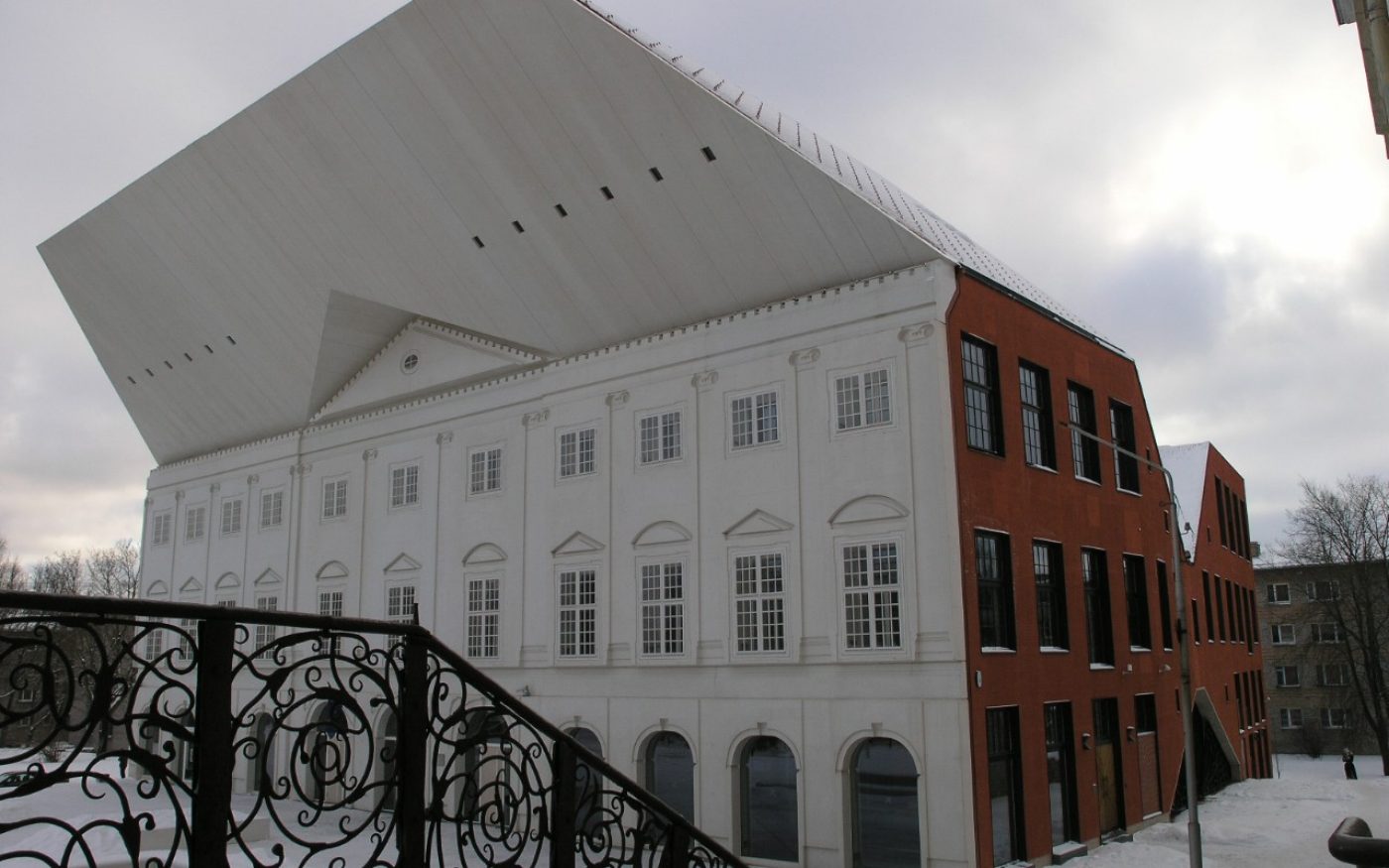 University of Tartu Narva College, Estonia. Used materials: Terca facing bricks Aseri red brushed; Koramic roof tiles Pottelberg Amarant; Penter pavers Aseri red and Dresden.