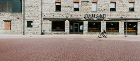 Ar Penter preču zīmi piedāvājam plašā izvēlē klinkera bruģakmeņus. No šiem bruģakmeņiem veidotie laukumi, nožogojumi un terases izskatīsies izteiksmīgi. Tos var izmantot arī autoceļu un gājēju ceļu bruģēšanā.