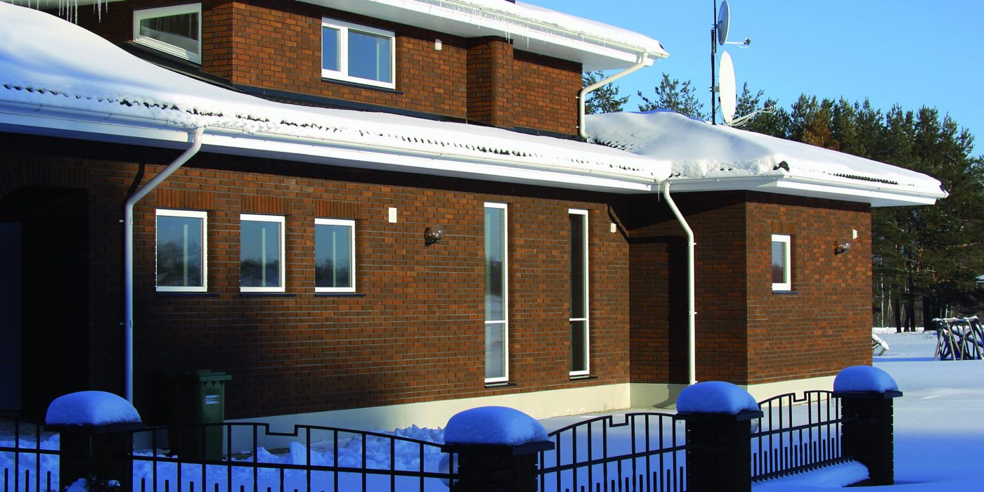  Brown brickhouse in wintertime with lot's of snow