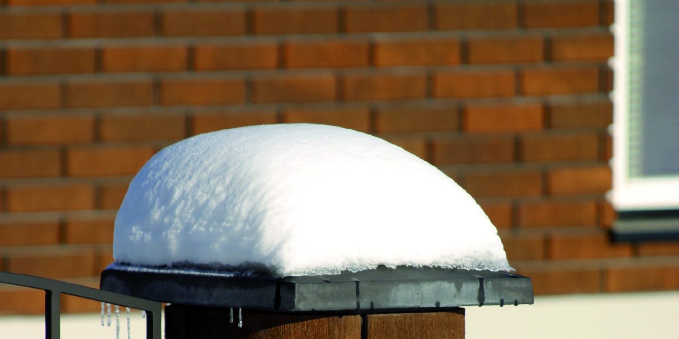  Winter time, snow, cateway pillar