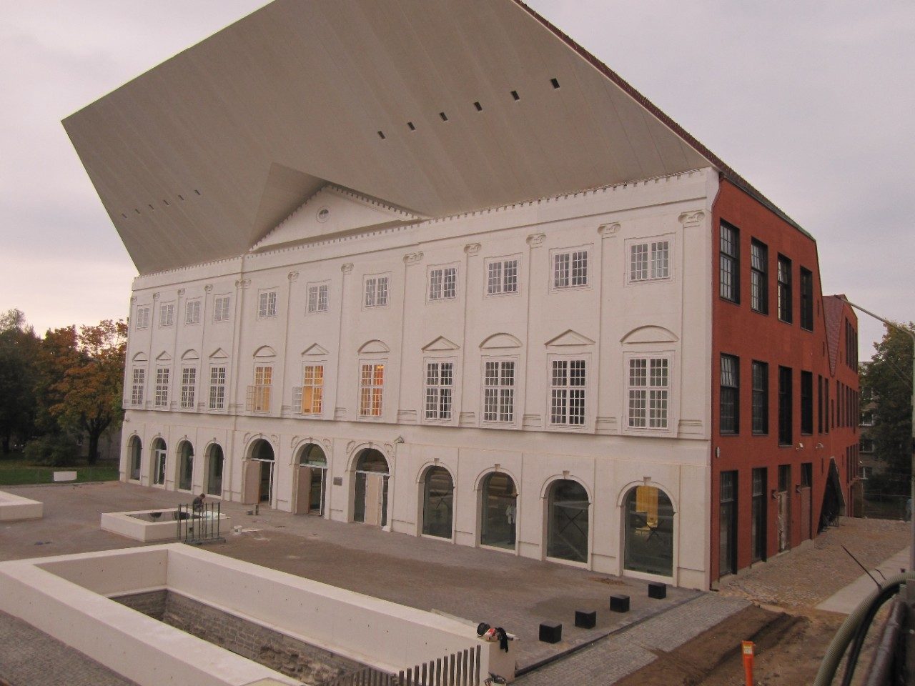 University of Tartu Narva College, Estonia. Used materials: Terca facing bricks Aseri red brushed; Koramic roof tiles Pottelberg Amarant; Penter pavers Aseri red and Dresden.