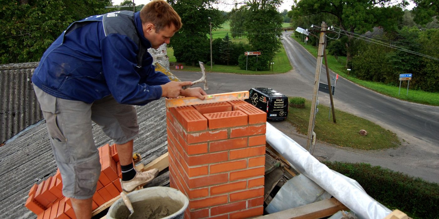 Chimney construction with frost restistant bricks