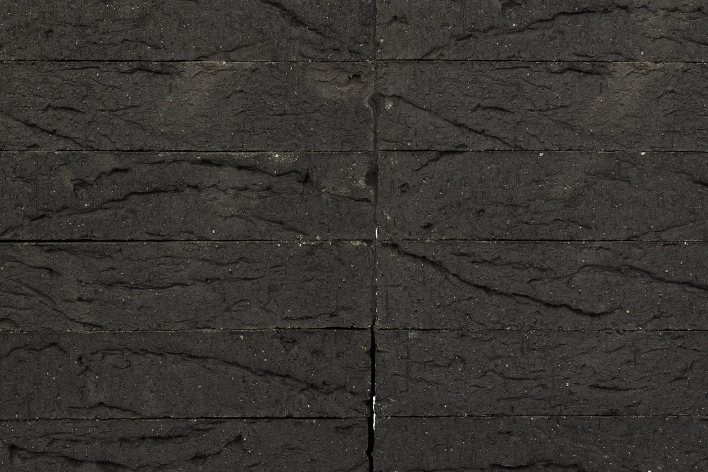 Произведенный в Эстонии на заводе Азери керамический кирпич Terca, Retro Black.