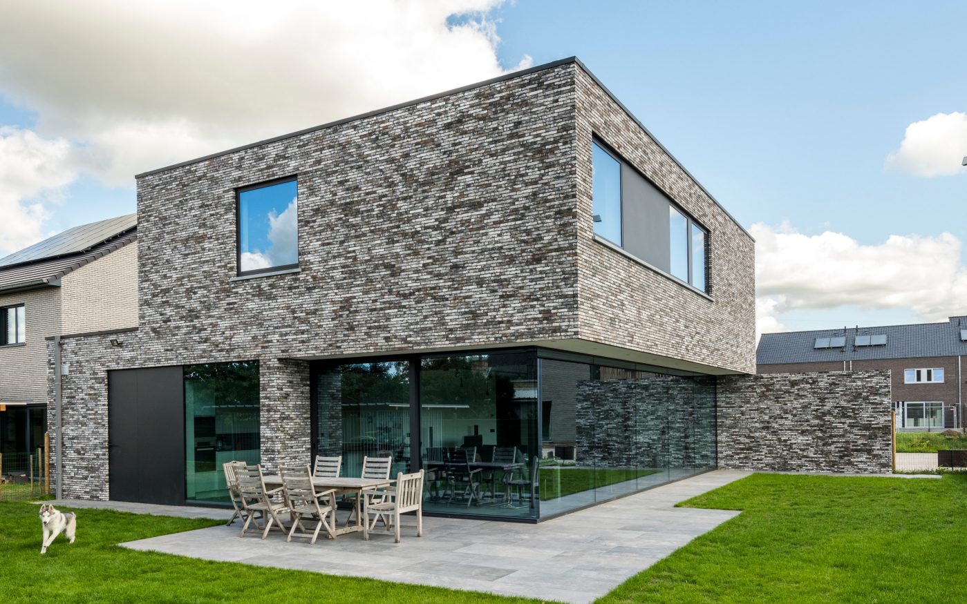 Iluzo Pagus Grijz-Zwart. Архитектор: Architect 4-mail arch kurt vandenborgaerde+medewerkers