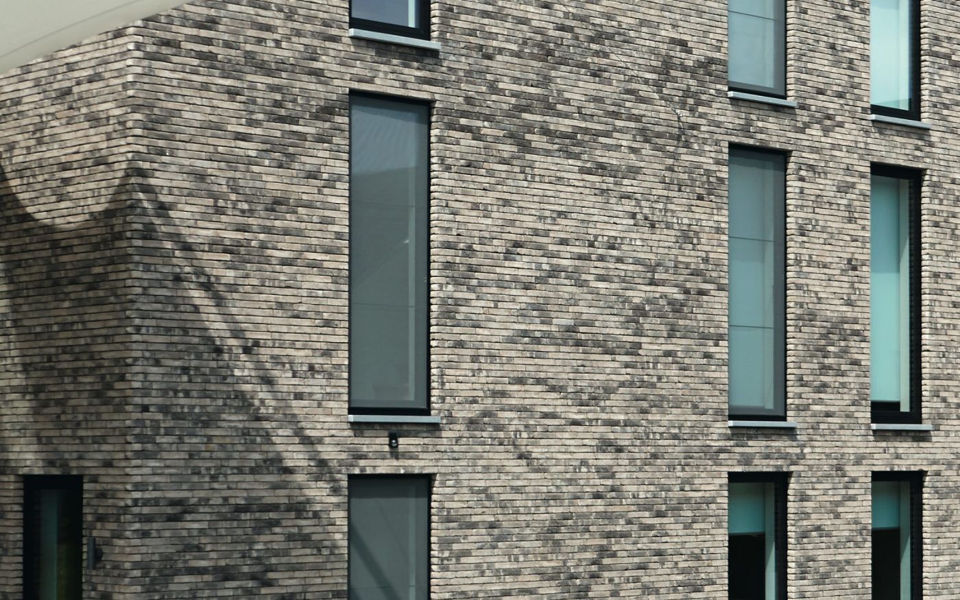 Iluzo Pagus Grijs-Zwart. Архитектор: F. Vander Laenen, Westerlo.  Подрядчик: Meha Bouwers, Westerlo.