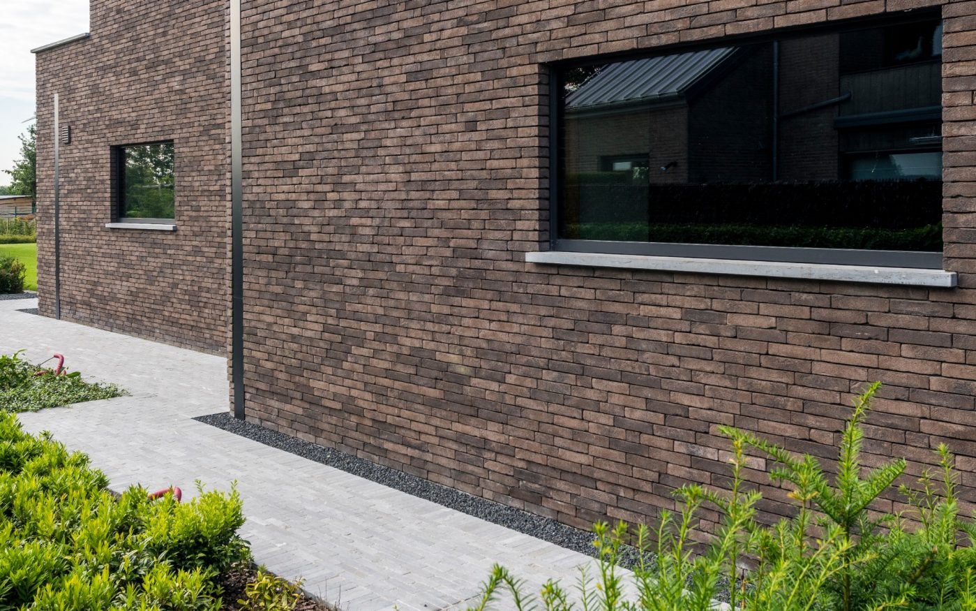 Iluzo Pagus Bruin-Zwart. Архитектор: Architectenburo Acke - Van Wynsberghe, Assenede