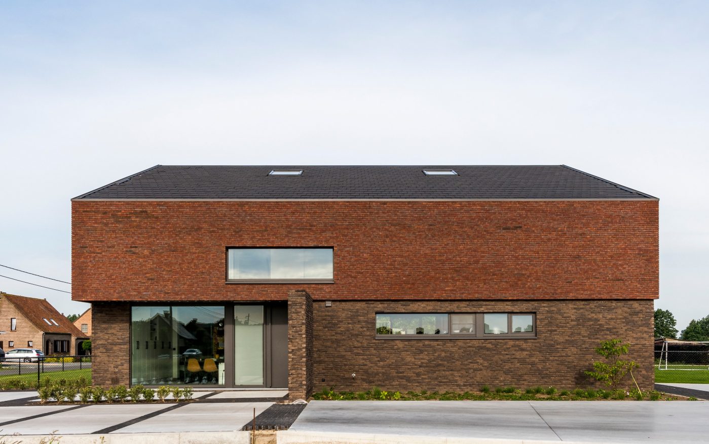 Iluzo Pagus Bruin-Zwart. Архитектор: Architectenbureau Acke & Van Wynsberghe, Assenede