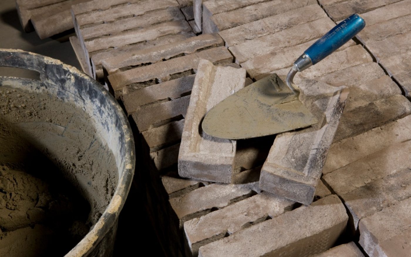 Для нанесения раствора не требуется специфических приспособлений.