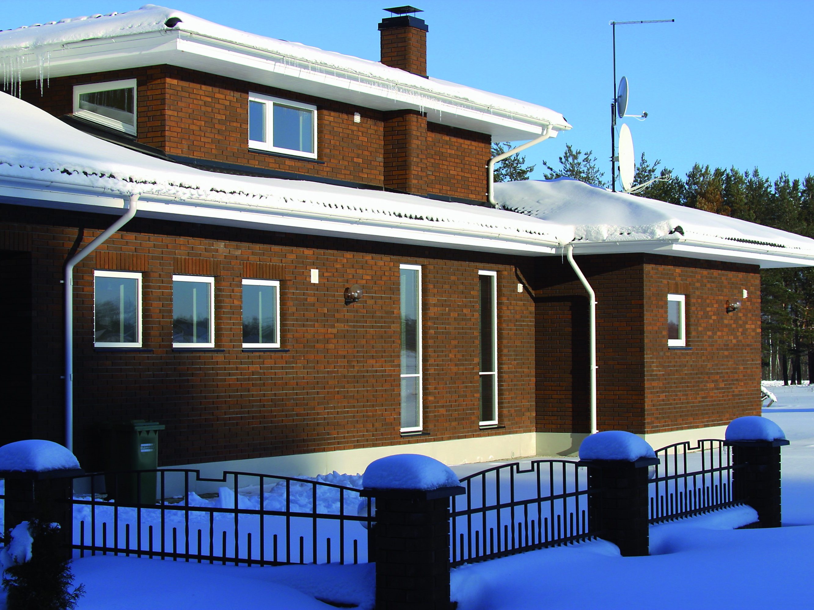  Brown brickhouse in wintertime with lot's of snow