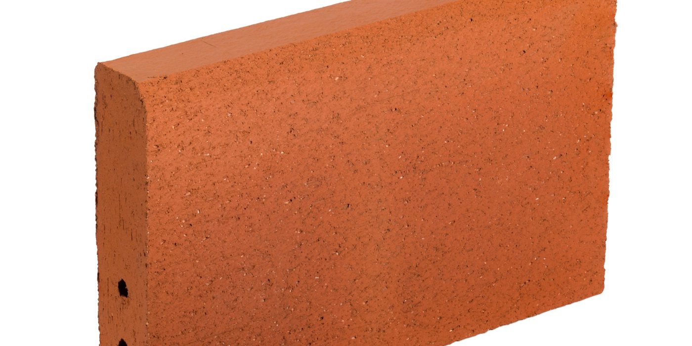 Изготовленный в Эстонии, на заводе Азери, красный бордюрный камень Penter.