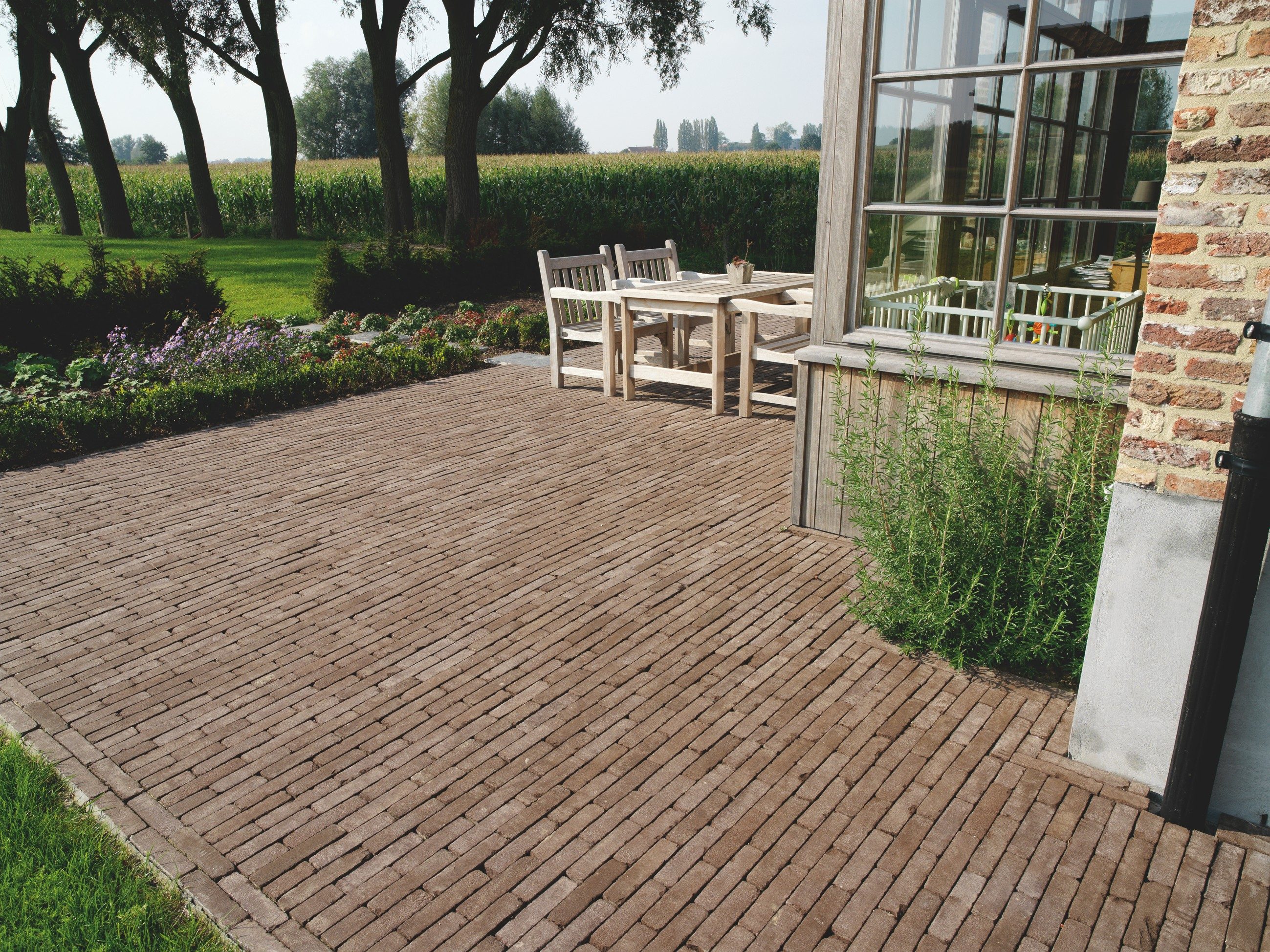 Reference photo private landscaping in Moen