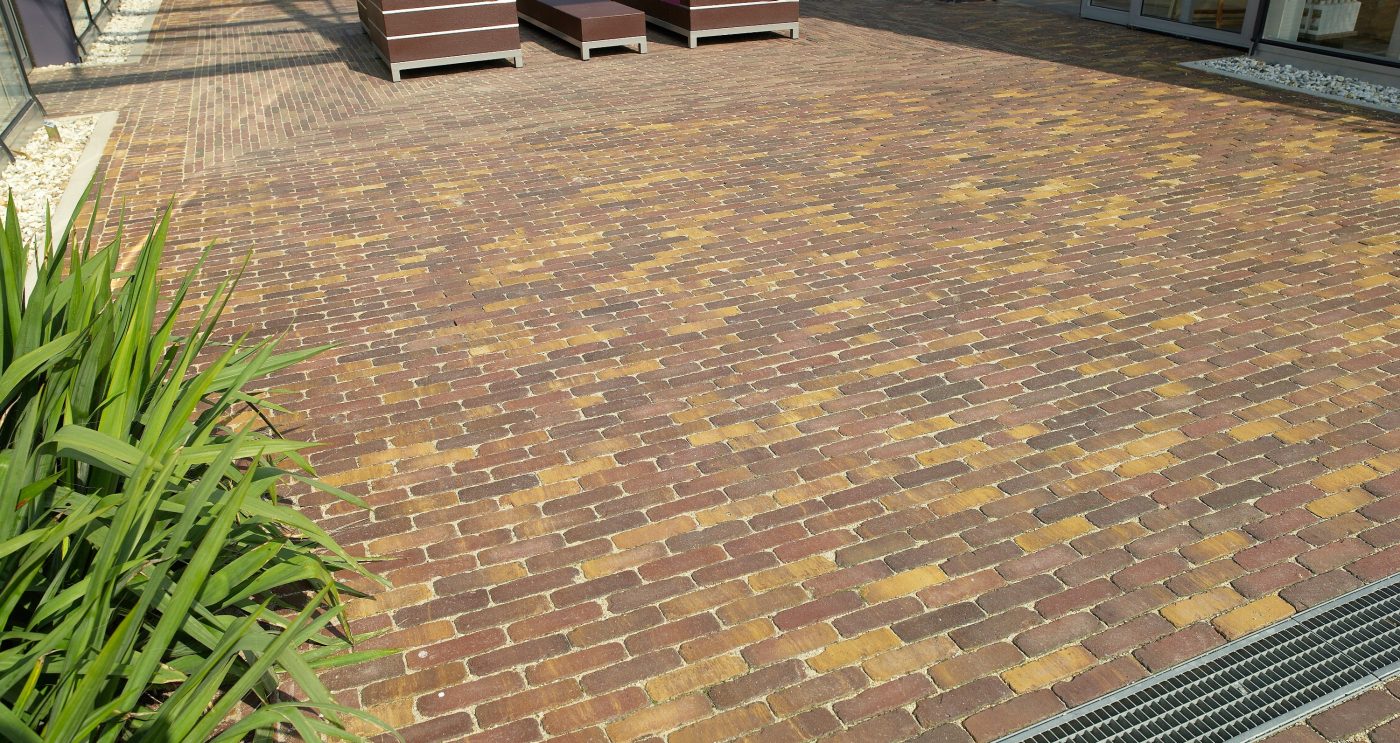 New construction exhibit gardens, The gardens of Appeltern, Apeltern. Pavers: Auraton WF, Auraton wasserstrich getrommeld df,  Auraton WS Getrommeld WF, Novoton wasserstrich getrommeld wf, Padova getrommeld uwf, Varia wasserstrich getrommeld wf, wf Latina wf Omber.