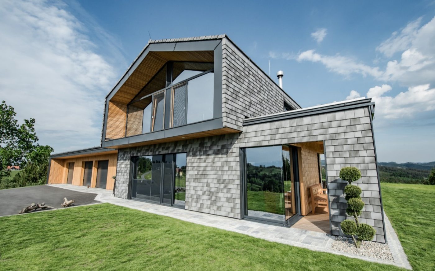 Designhouse in the south of Styria made with Tondach Tasche white-gray-antic, rooftiles, facade, Tasche eckig, single family house, Einfamilienhaus, Tasche weiß-grau-antik, Einfamilienhaus, Fassade