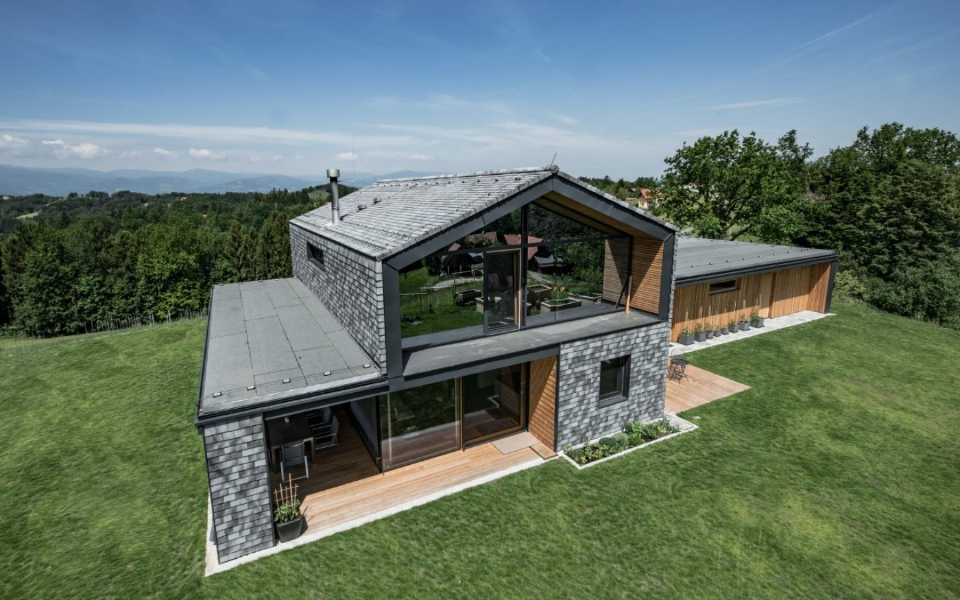 Designhouse in the south of Styria made with Tondach Tasche white-gray-antic, rooftiles, facade, Tasche eckig, single family house, Einfamilienhaus, Tasche weiß-grau-antik, Einfamilienhaus, Fassade