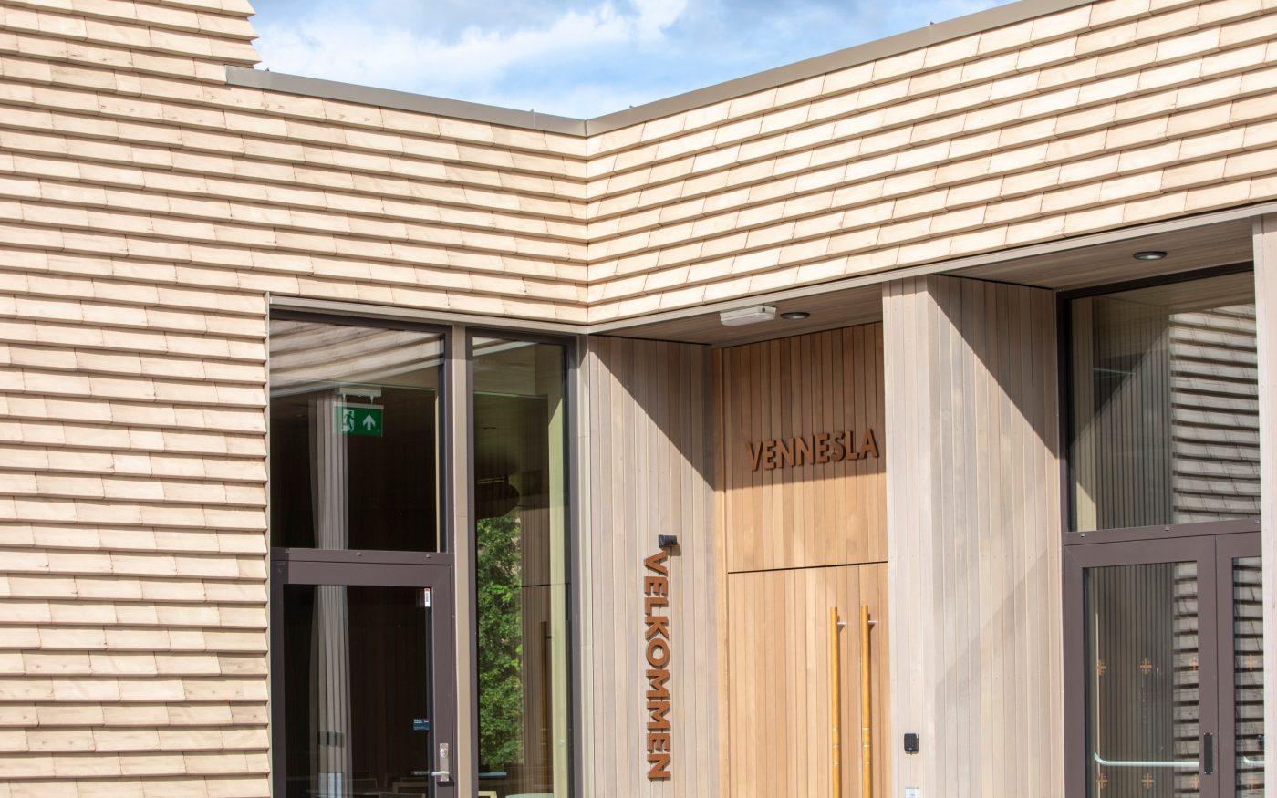 Kopenhaagenis asuva kortermaja fassaadikattematerjaliks on valitud Urban Holmen keraamilised katusekivid.