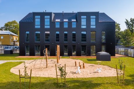 Klaussoni kommivabrik, Tallinnas. Kasutatud materjalid: Koramic Pottelberg 301 Antsatsiit Angoob keraamilised katusekivid. Arhitektuur: AB Luhse ja Tuhal (Ra Luhse). Foto: Endover Kinnisvara / Kaupo Kalda.