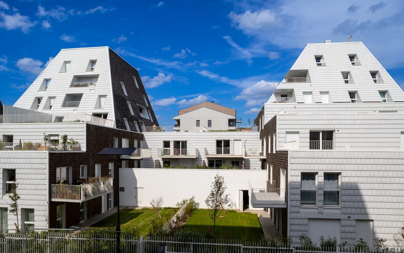 Koramic Agence de Alzua NODI Lopes Roger Monde Monde 15 Actua Blanc Titane