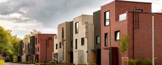 Kopenhaagenis, Taanis asuva korterelamu fassaadi- ja katusekattematerjalina on kasutatud Urban Christianshavn keraamilisi katusekive. Arhitektid: Vilhelm Lauritzen Arkitekter, COBE, GHB Landskabsarkitekter.