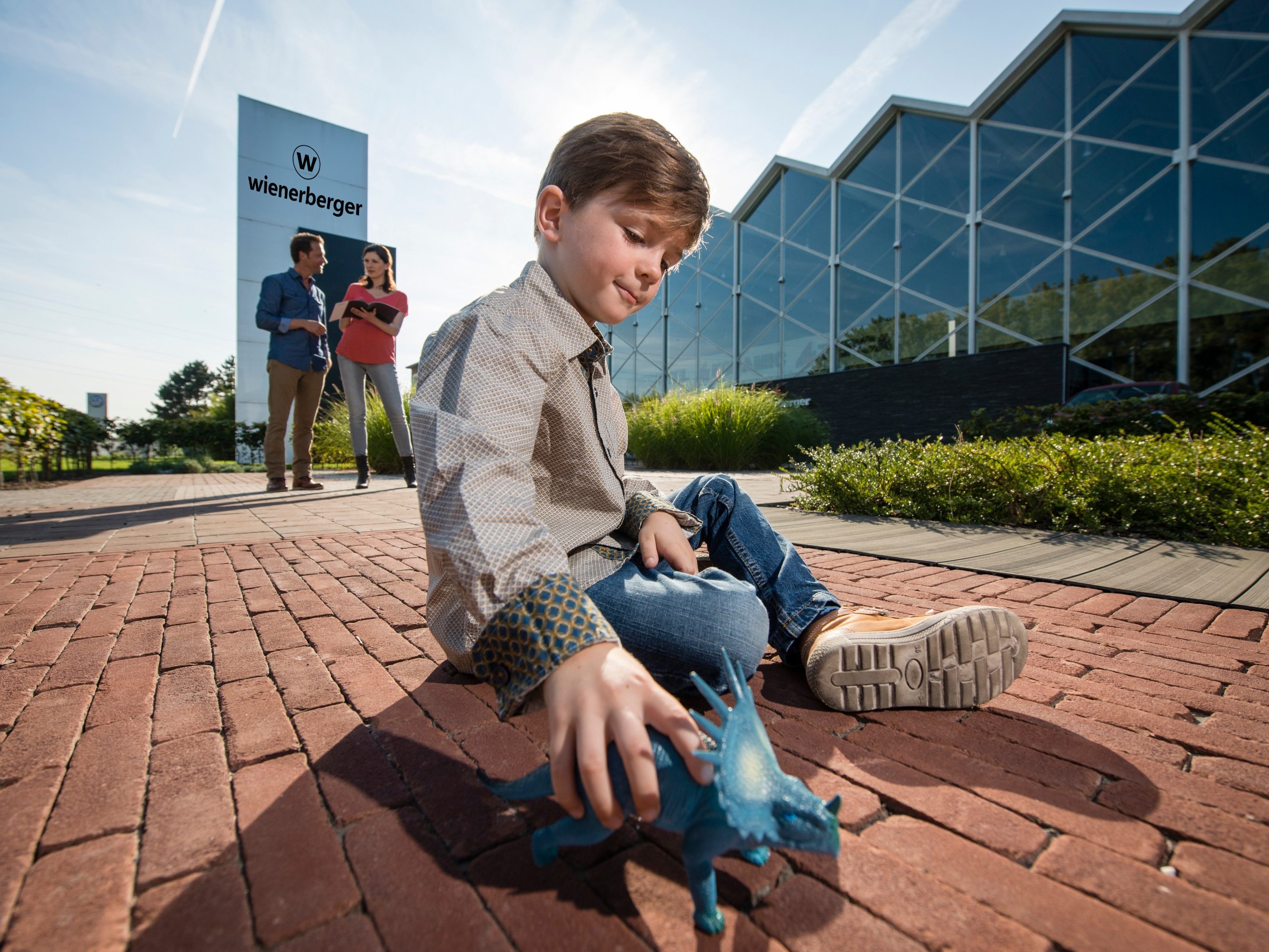 Couple and child at the paver park of showroom Londerzeel