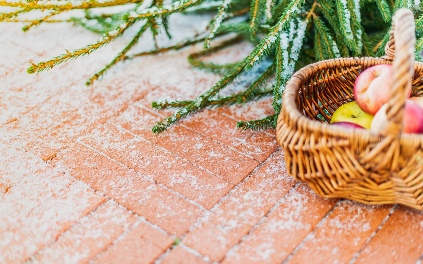 Klinkersillutuskivide soojad värvitoonid püüavad pilku ka talvel.