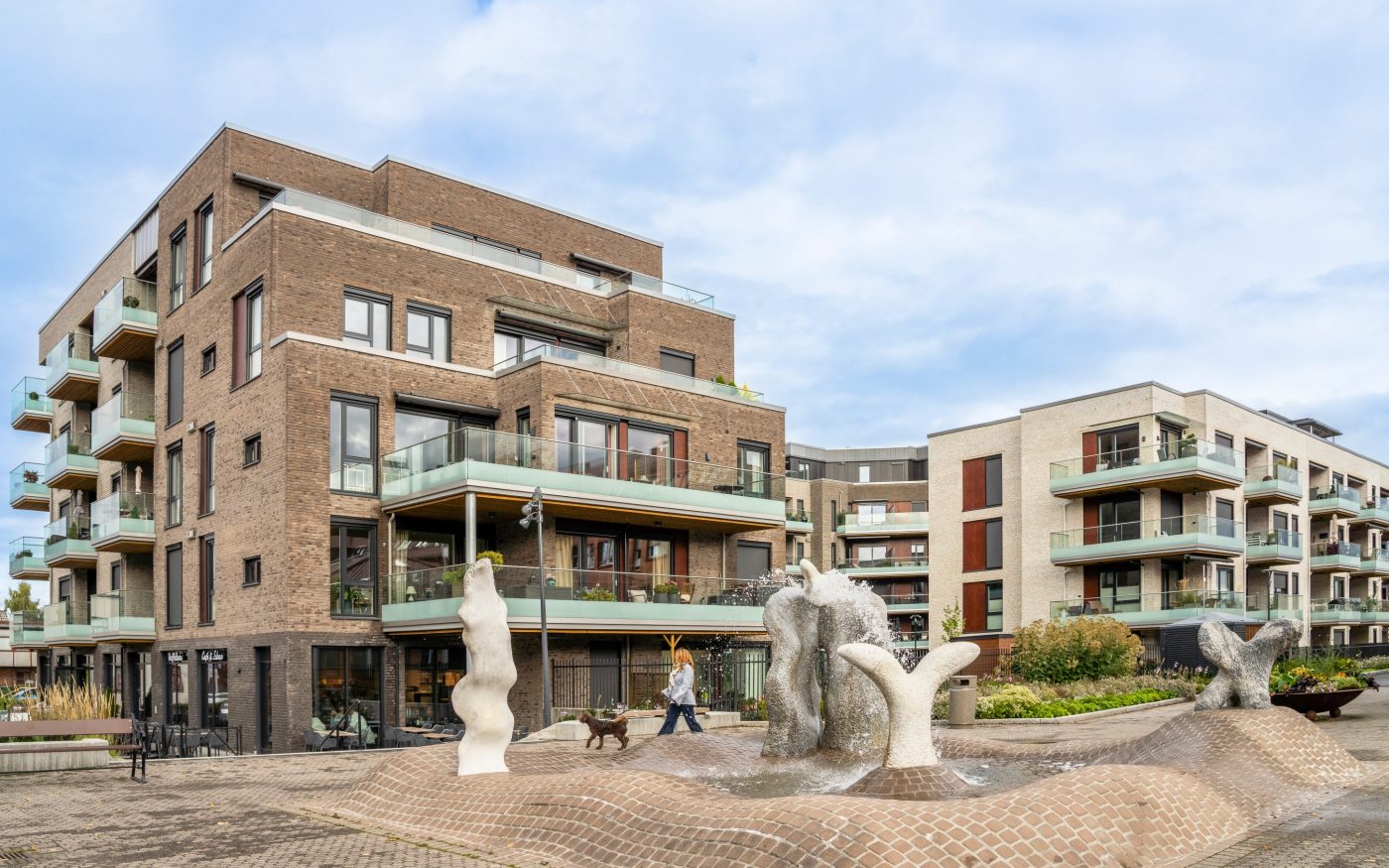 Teglstein: EW0454 Sort Onyx - EW0451 Staal - EW0109 Hvid Marmo | Kulås Hage; Norge