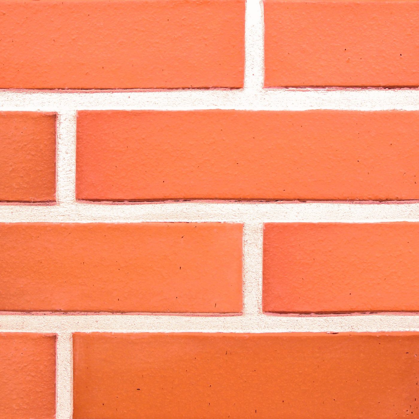 Произведенный в Эстонии на заводе Азери керамический полнотелый кирпич Terca, cветло-красный гладкий.